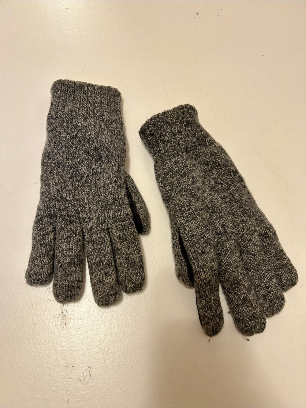 Men's Gray Knit Winter Gloves